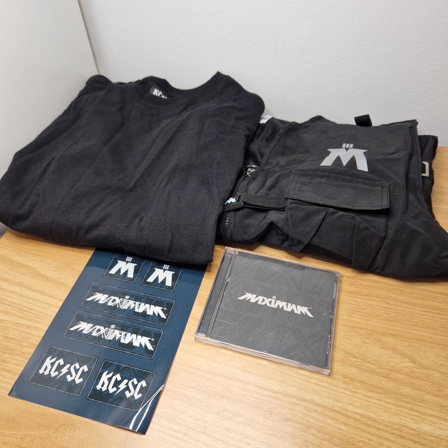 Summer Cem - Maximum III Fan Box