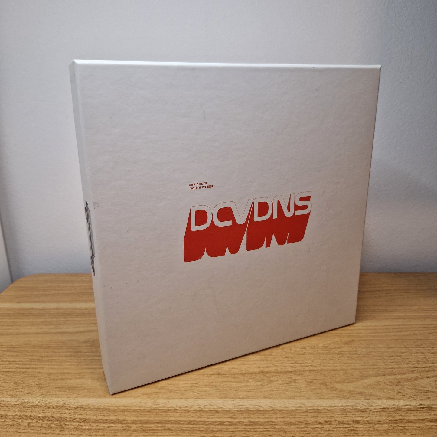 DCVDNS - Der erste tighte Wei$$e Box-Set