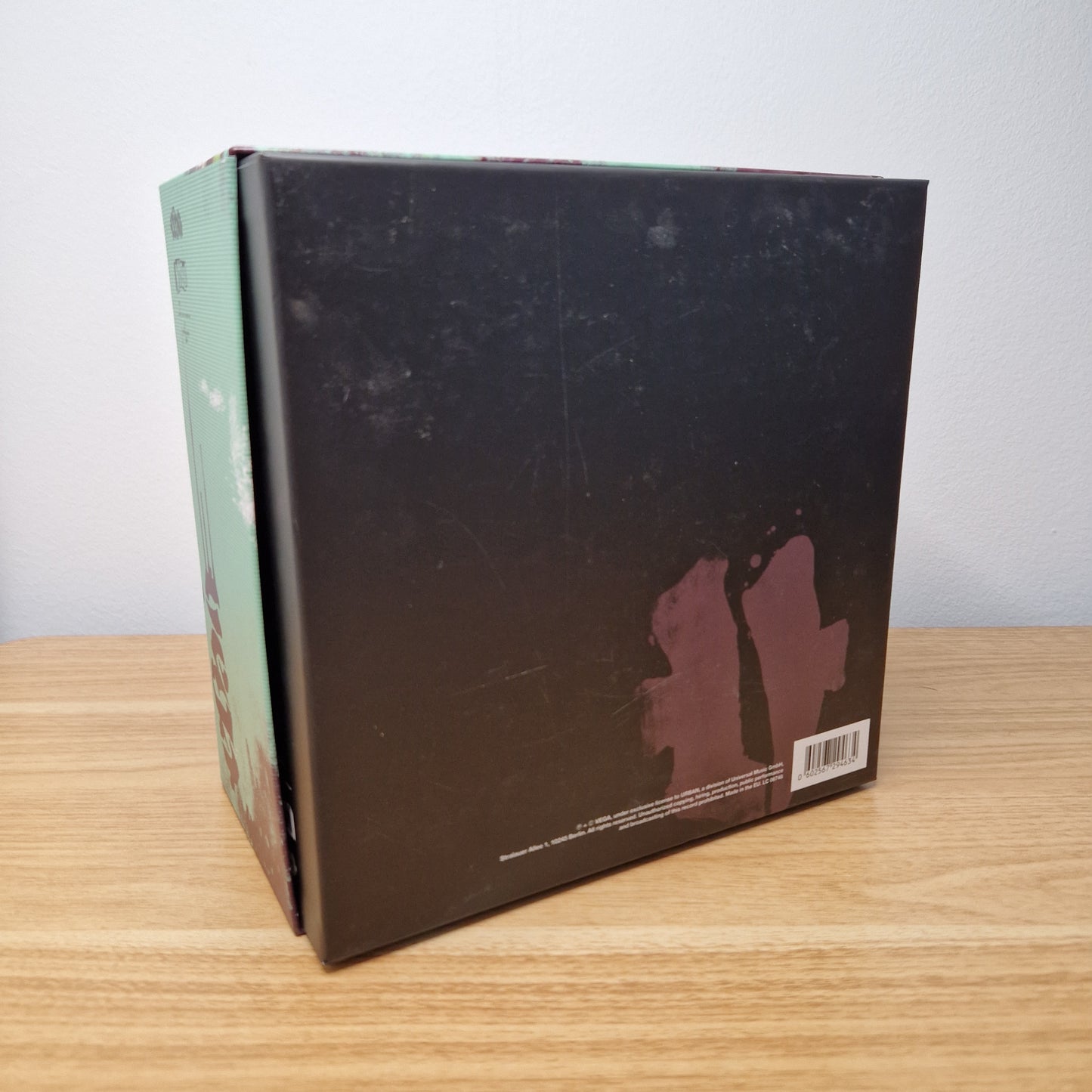 Vega - V Limited Deluxe Box
