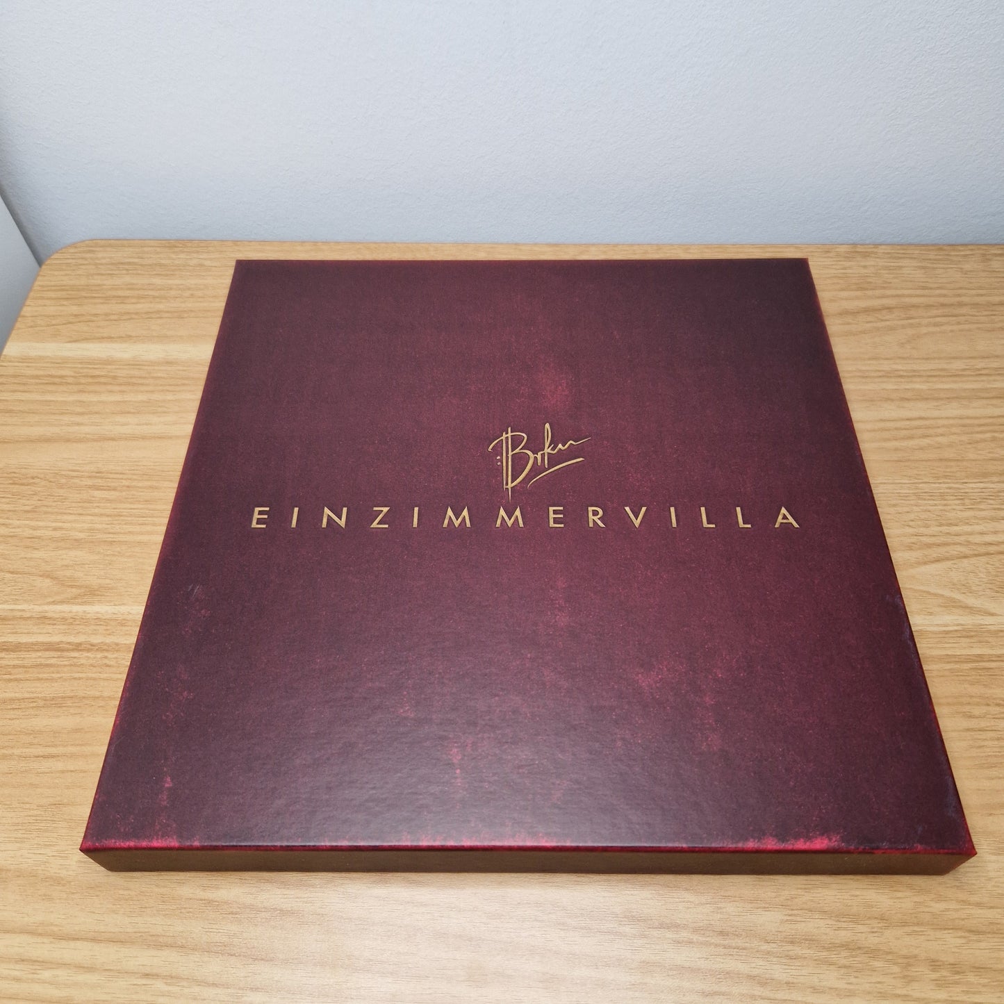 Brkn - Einzimmervilla Limited Fan Box