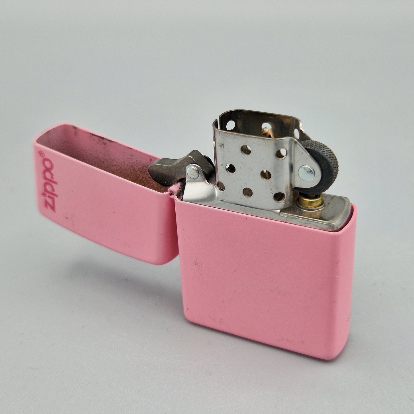 Zippo Feuerzeug Uni Logo pink rosa matt A18 Lighter - gebraucht - ohne OVP