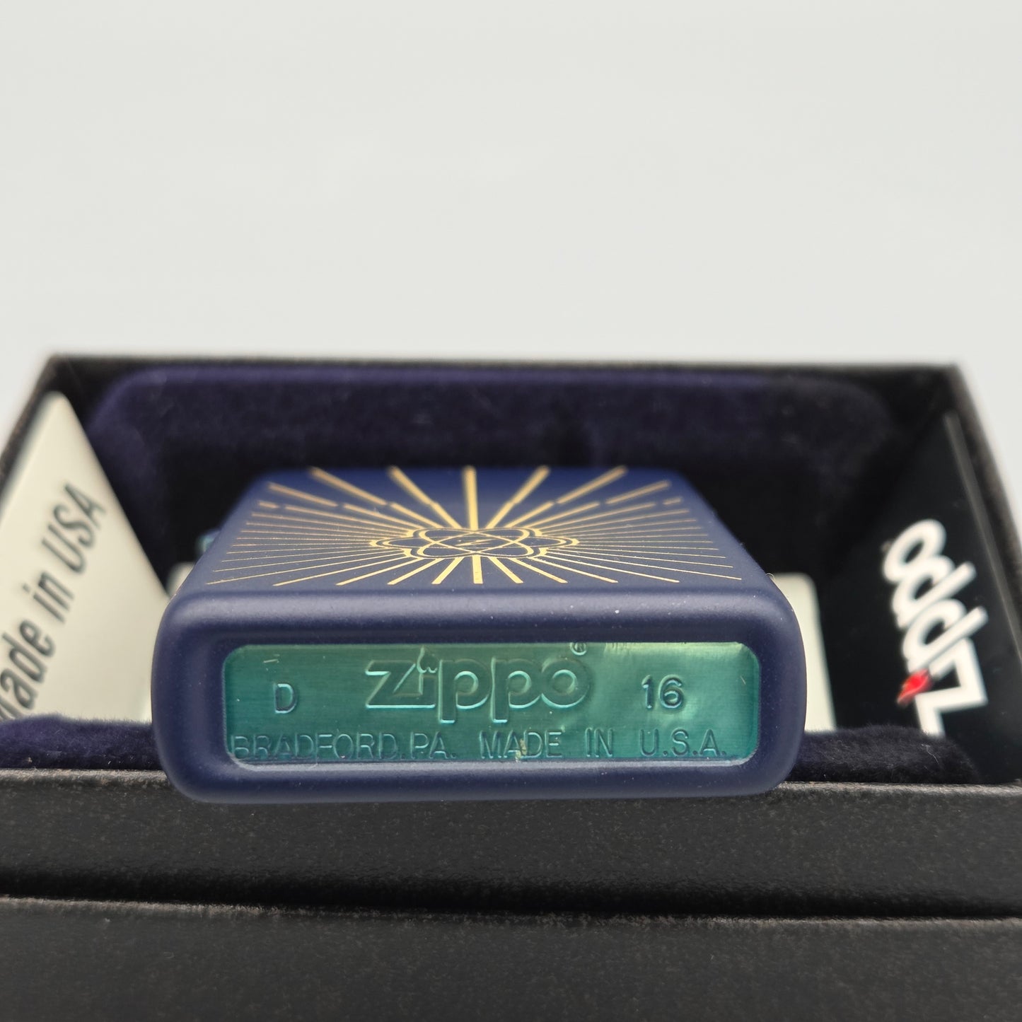 Zippo Atomic Age Feuerzeug Lighter - ungezündet, inkl. Schachtel