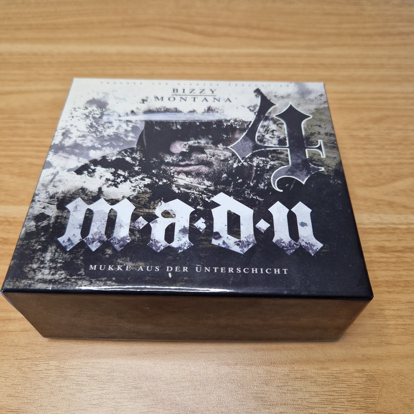 Bizzy Montana - Madu 4	Limitierte Fanbox