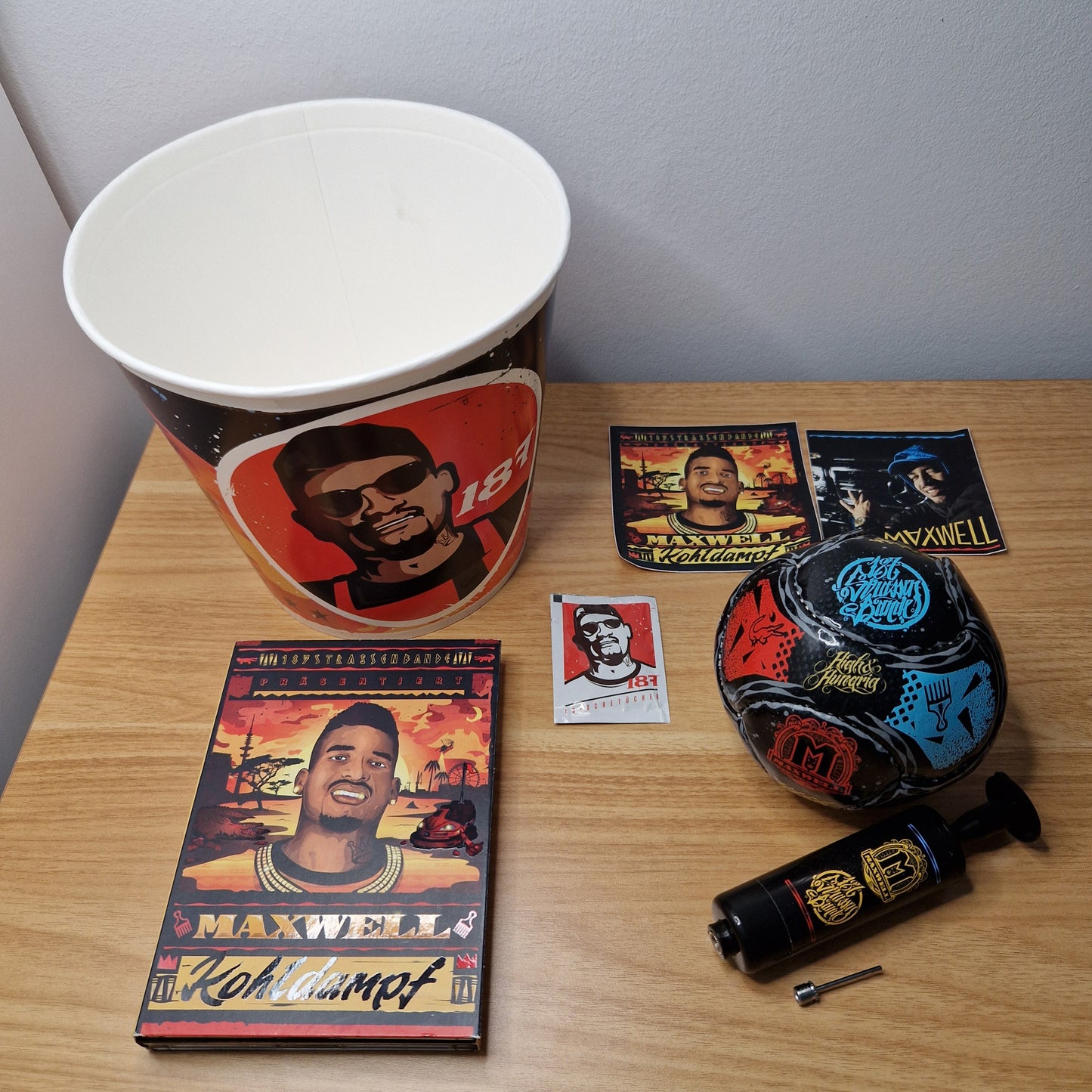 Maxwell - Kohldampf	Limited Bucket Box