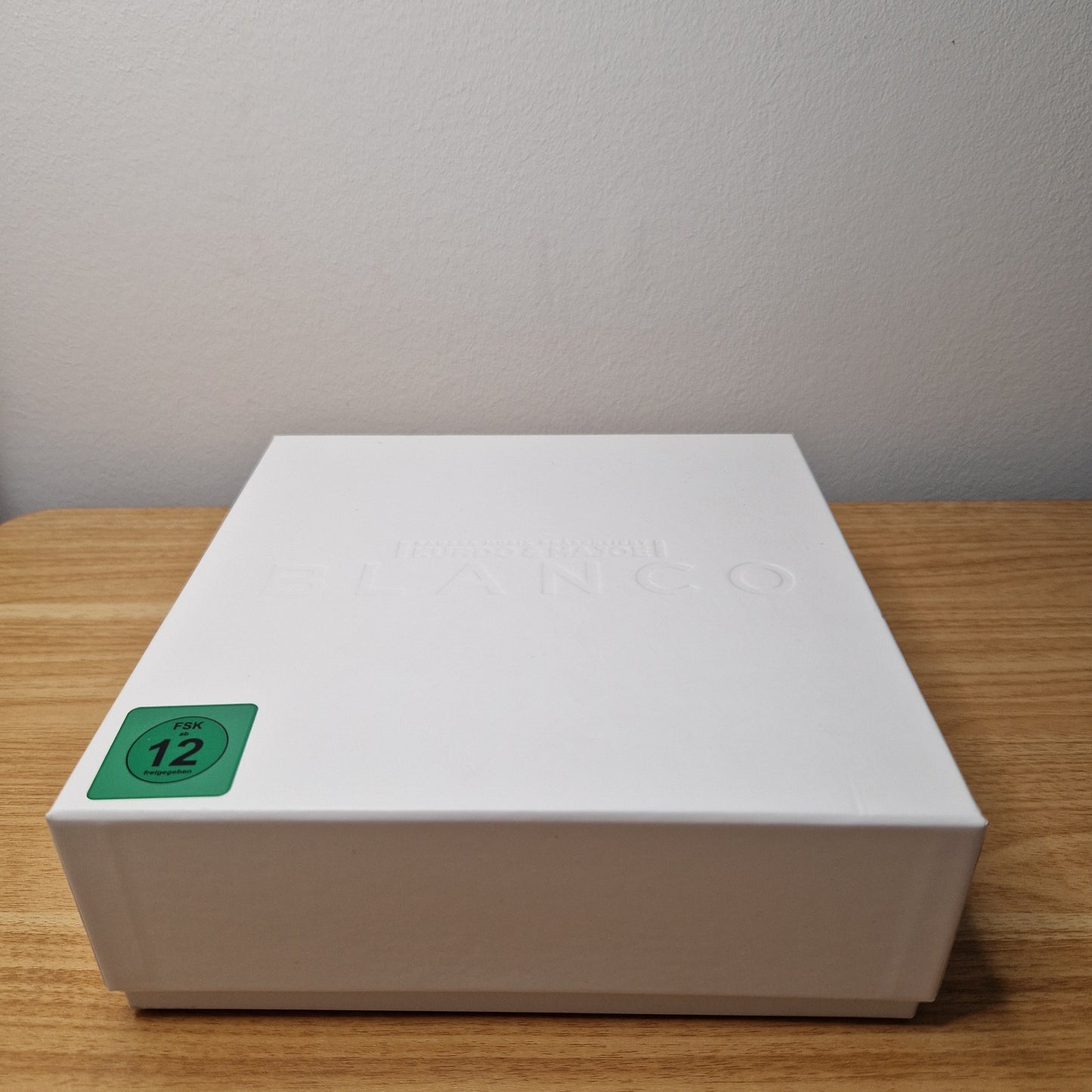Kurdo & Majoe - Blanco	Limited Fan Box