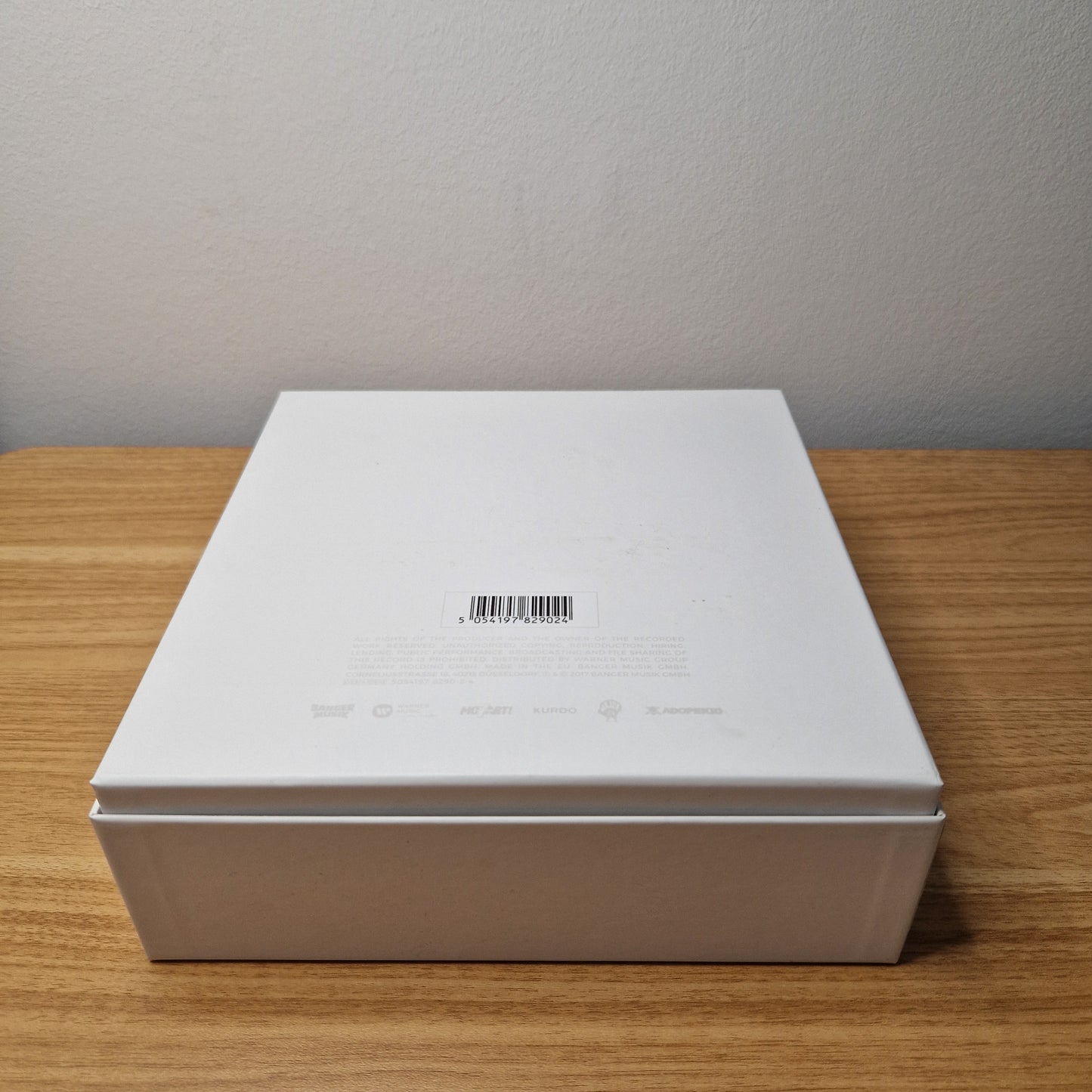 Kurdo & Majoe - Blanco	Limited Fan Box