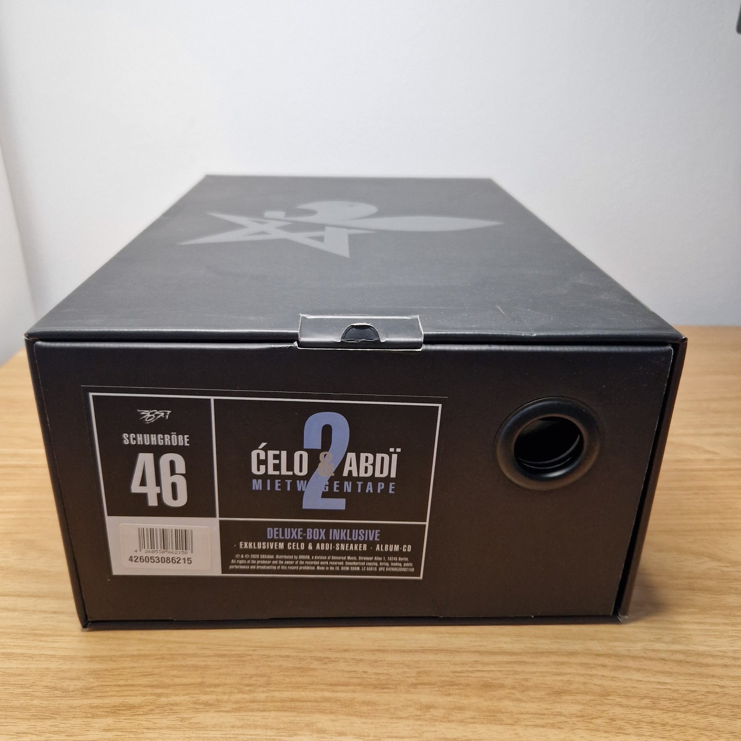 Celo & Abdi - Mietwagentape 2	Limited Sneaker Box Gr. 46