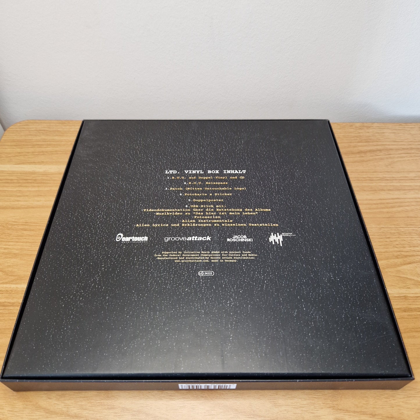 Witten Untouchable - Republic of Untouchable	Limited Box