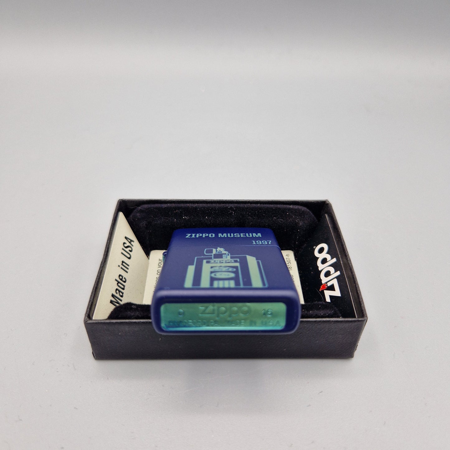 Zippo Feuerzeug 60003420	Museum Opening 1997	D16	Lighter - ungezündet
