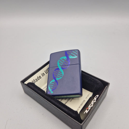Zippo Feuerzeug DNA	C18	Lighter - ungezündet