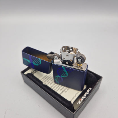 Zippo Feuerzeug DNA	C18	Lighter - ungezündet