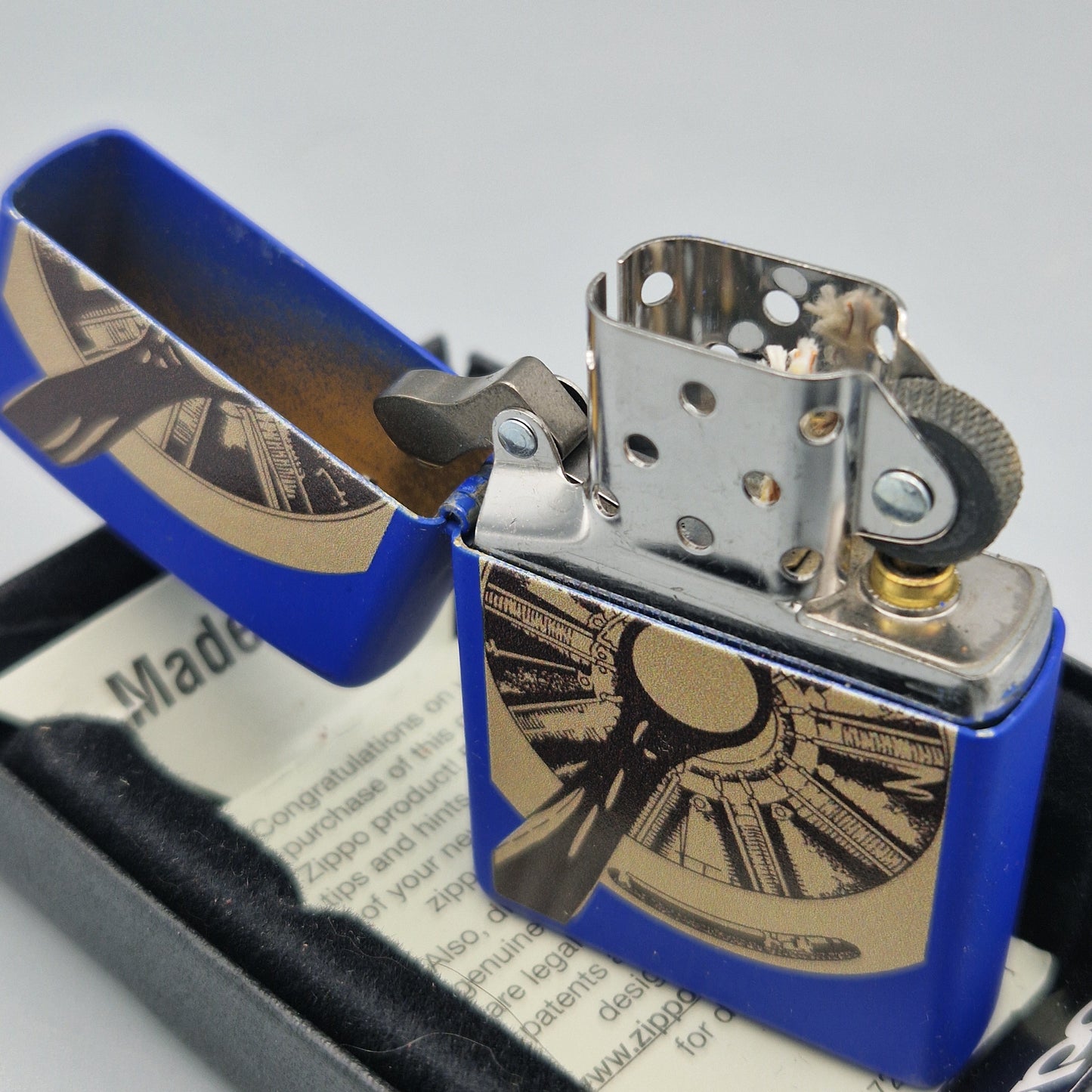 Zippo Feuerzeug 60004115	Origin of Flight	A18	Lighter - ungezündet