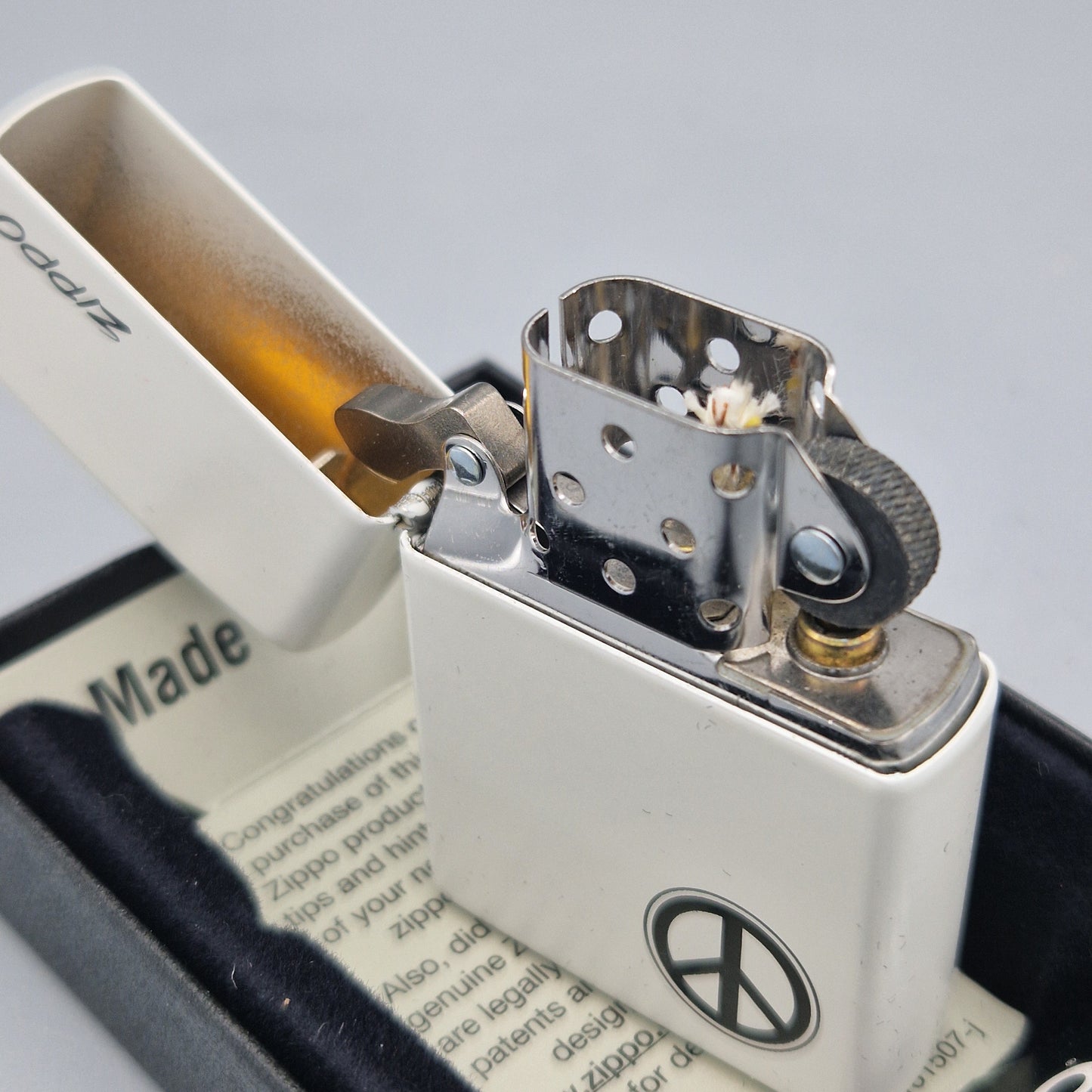 Zippo Feuerzeug Peace Sign	C17	Lighter - ungezündet