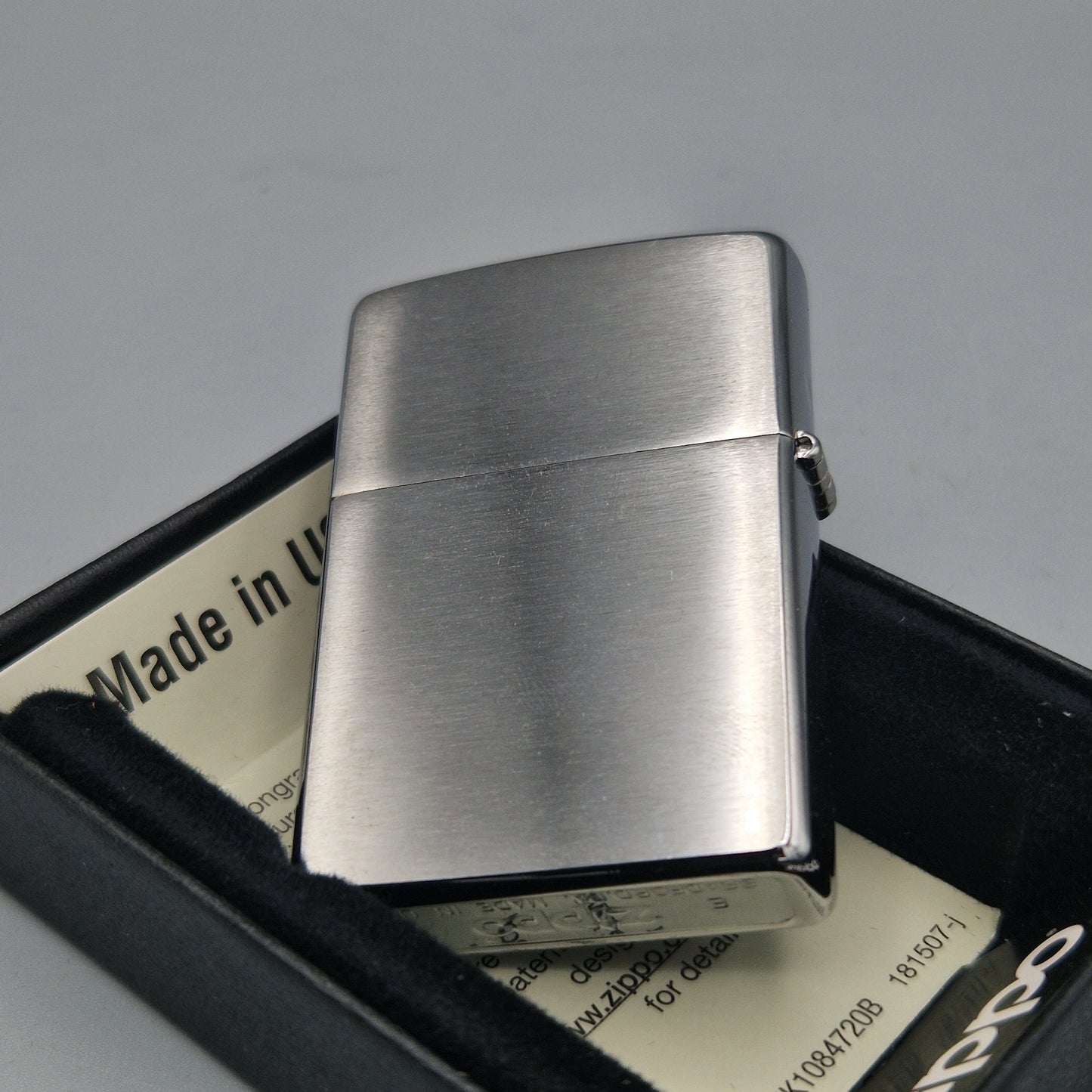 Zippo Feuerzeug 60004278	Metallique Dog	E18	Lighter - ungezündet