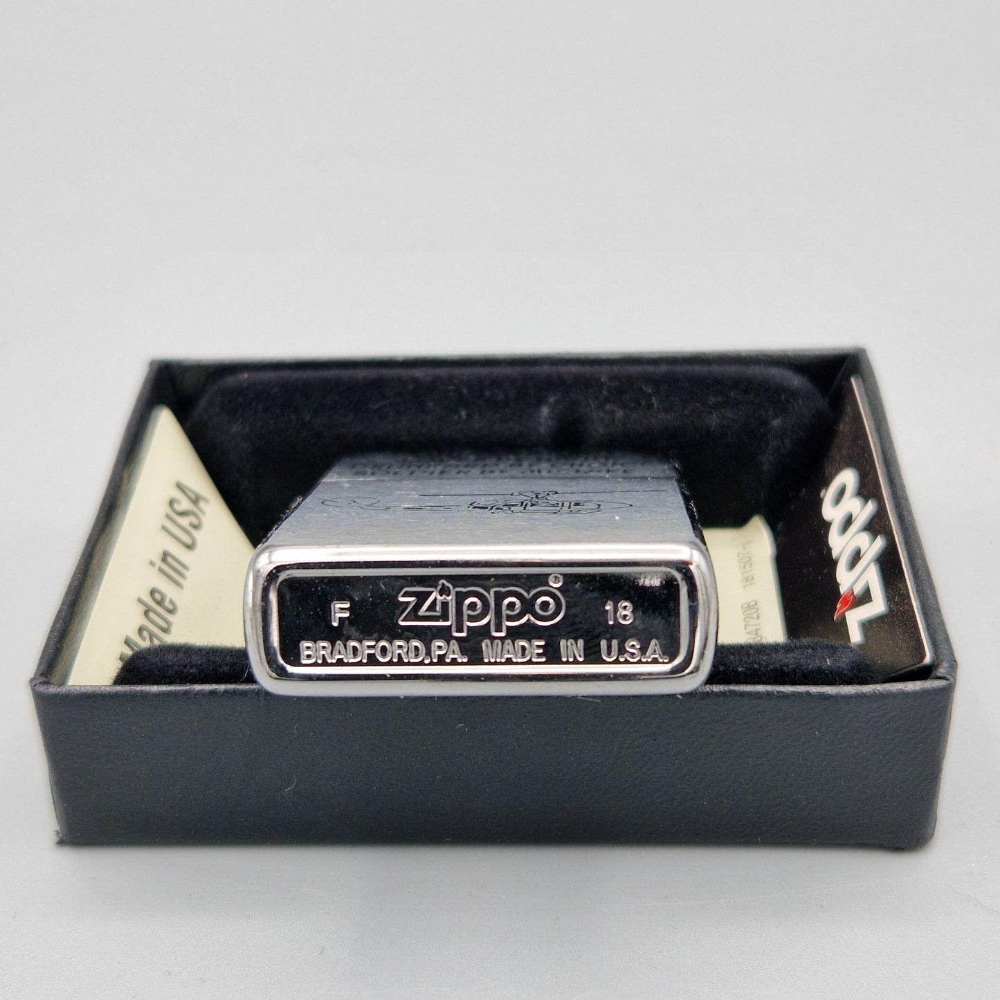 Zippo Feuerzeug 60002965	Vietnam 1	F18	Lighter - ungezündet