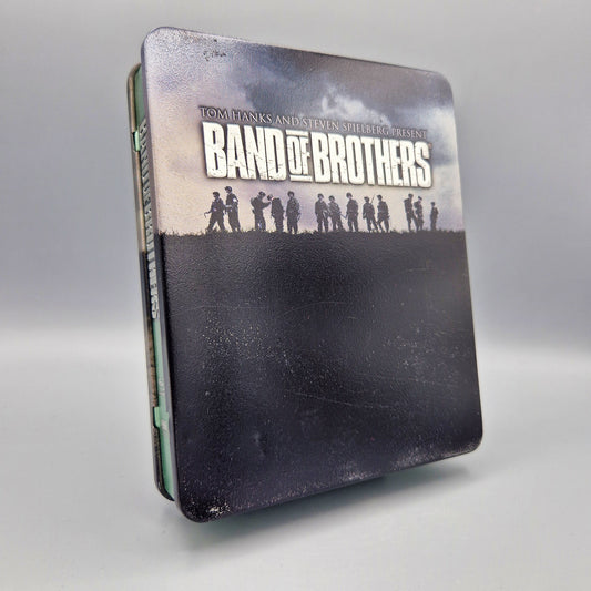 Band of Brothers	Tin Box Set	Blu-Ray -	Mehrere kleine Dellen und Kratzer
