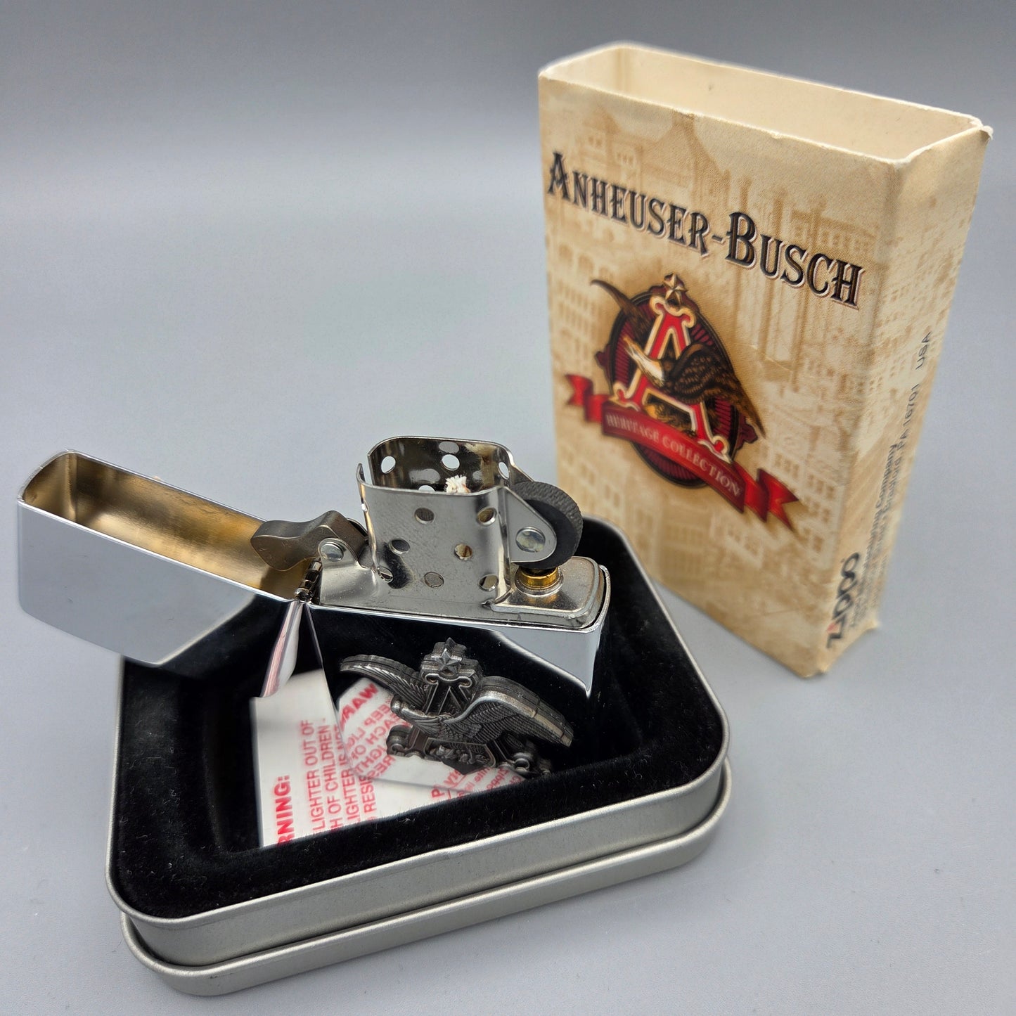 Zippo Anheuser-Busch Eagle - Heritage Collection	J 01	Feuerzeug	Lighter - ungezündet