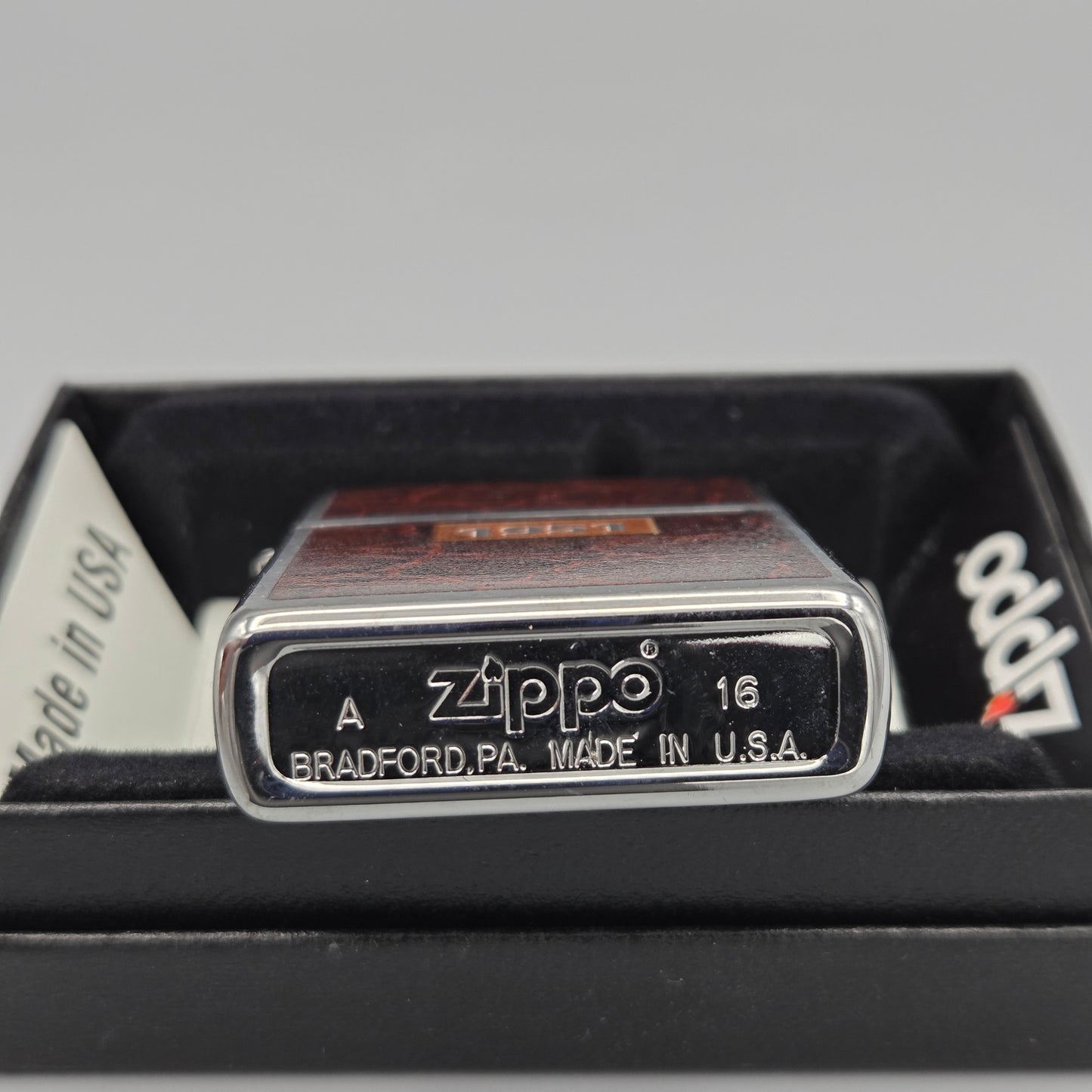 Zippo Leather Celebration		Feuerzeug	Lighter - ungezündet, inkl. Schachtel