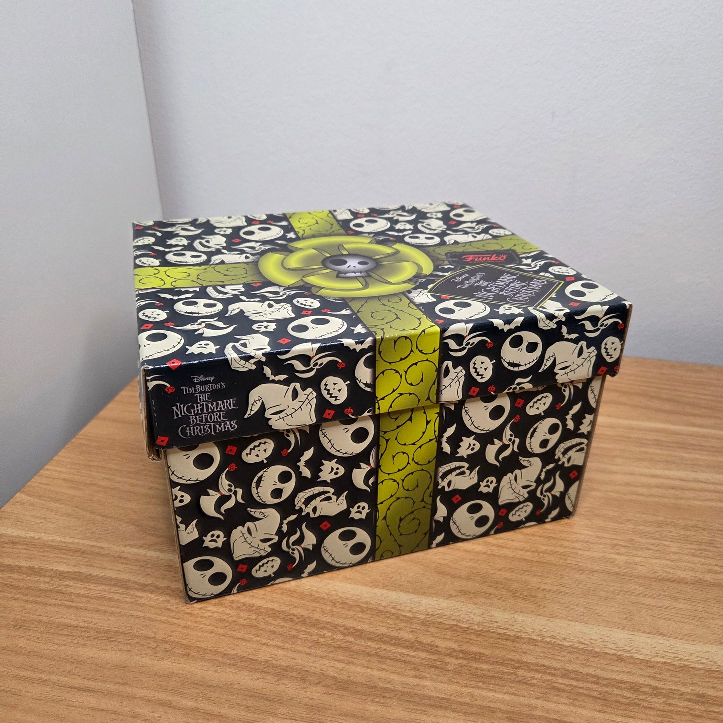 Funko Pop! The Nightmare before Christmas - Christmas Box mit Santa Claws Figur, Funko Racer und mehr
