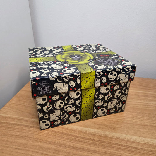 Funko Pop! The Nightmare before Christmas - Christmas Box mit Santa Claws Figur, Funko Racer und mehr