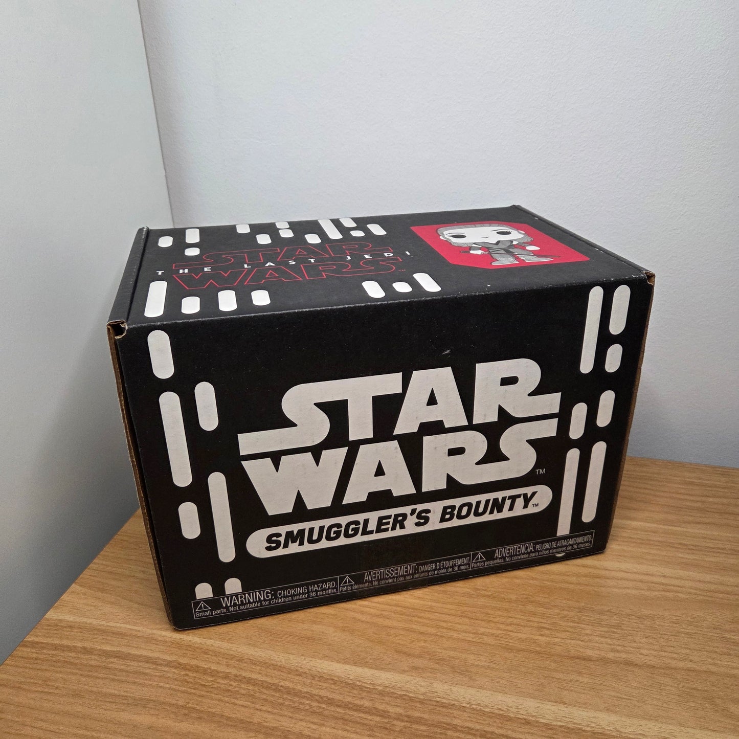 Funko Pop! Star Wars	Smuggler's Bounty	Set mit Poe Dameron with X-Wing, Socken und mehr