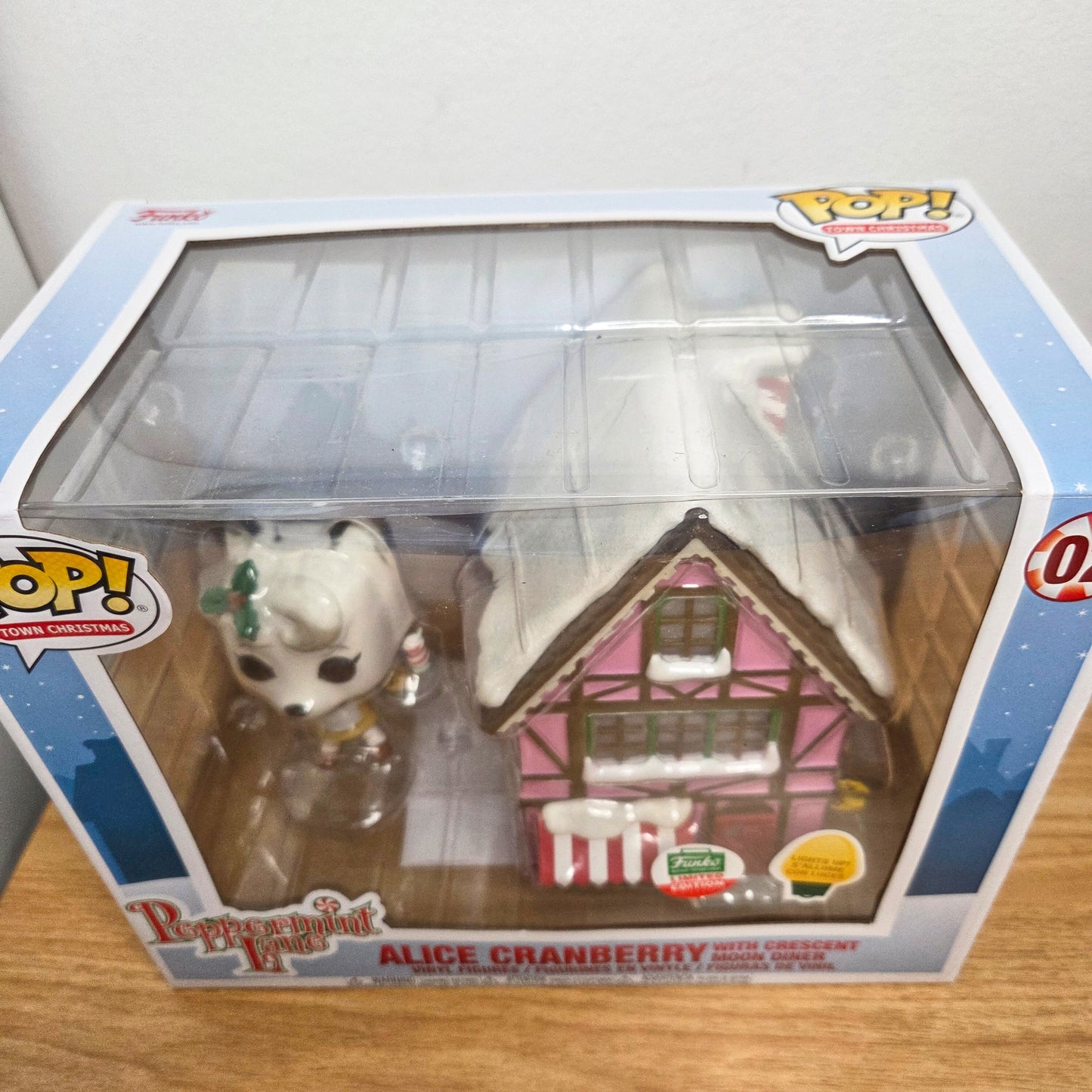 Funko Pop! Peppermint Lane	#02 Alice Cranberry with crescent Moon Diner Limited Edition	Town Christmas
