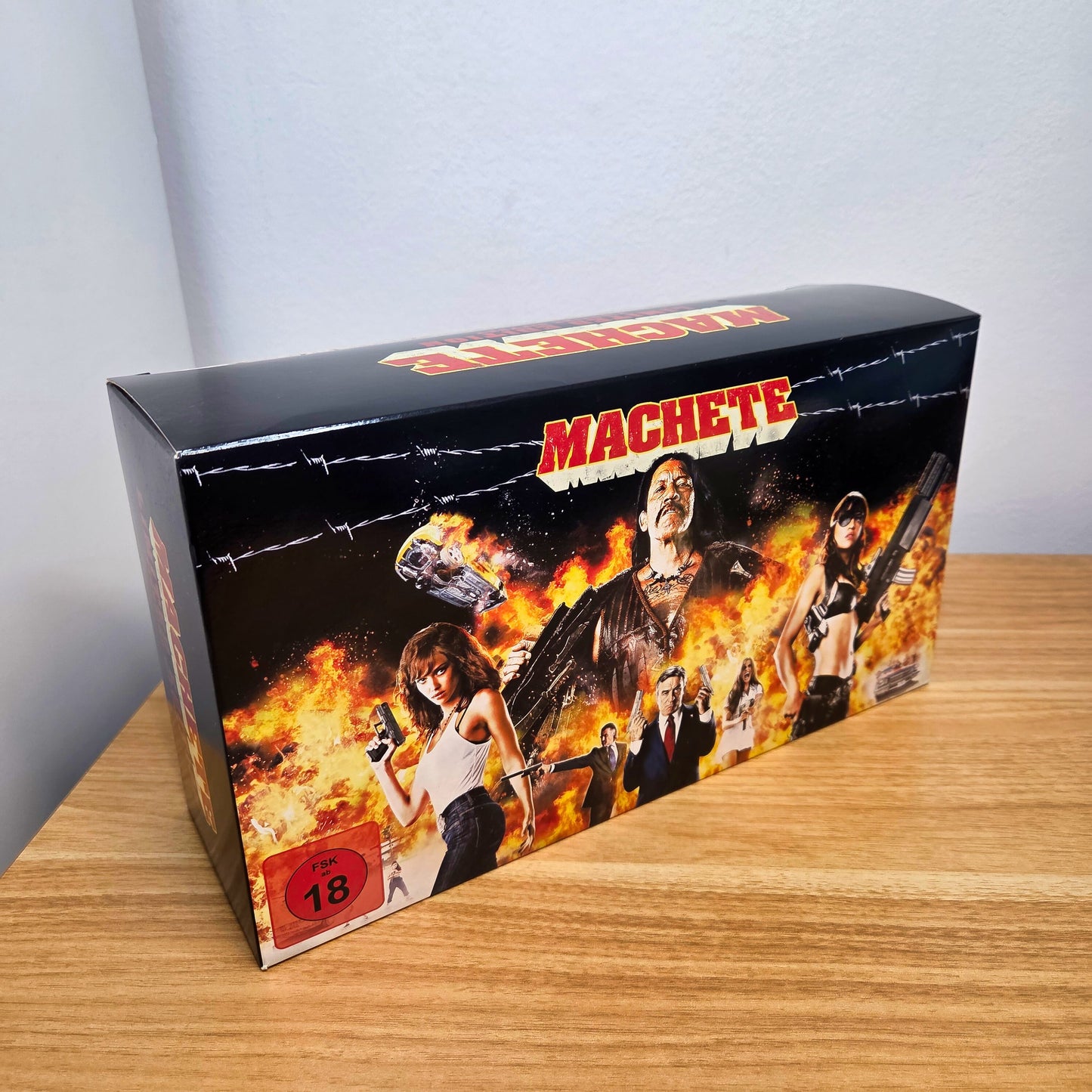 Machete Limited Edition Figurine Giftset		Blu-Ray