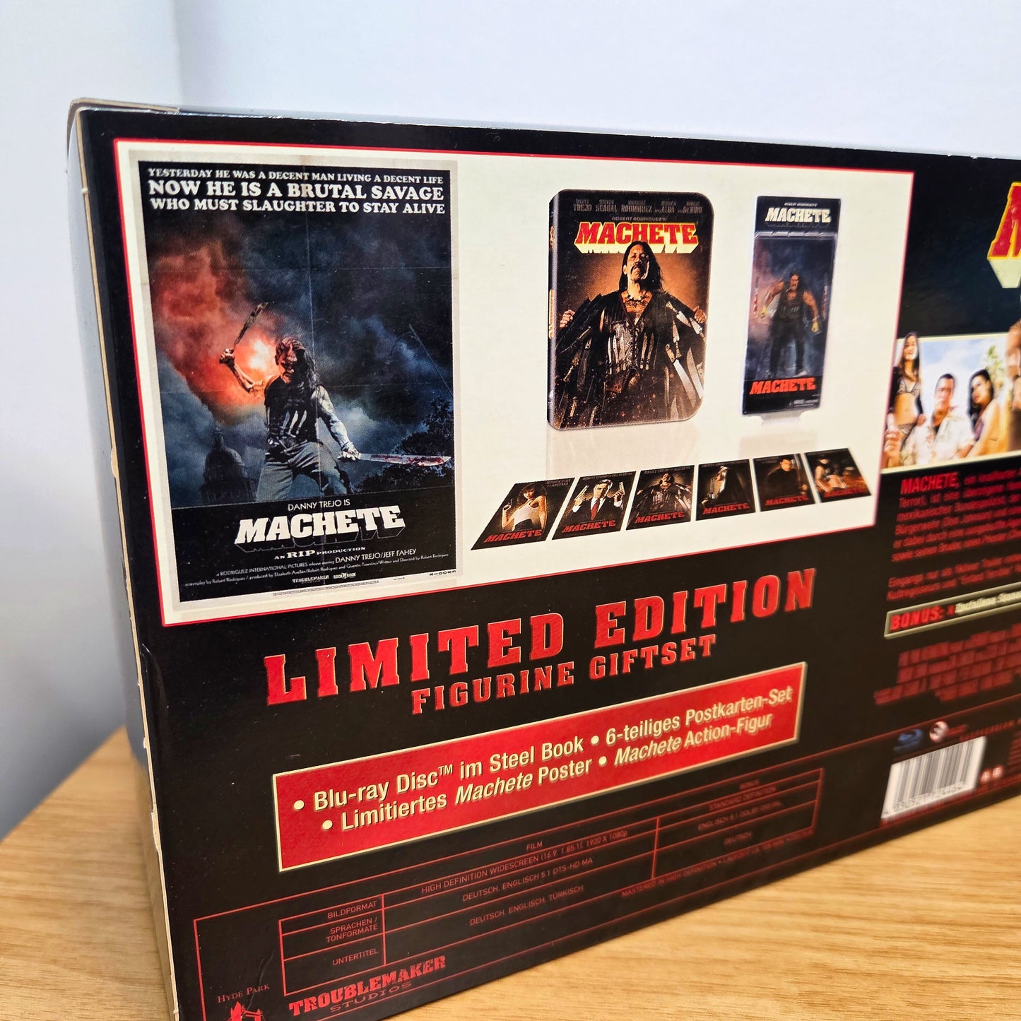 Machete Limited Edition Figurine Giftset		Blu-Ray