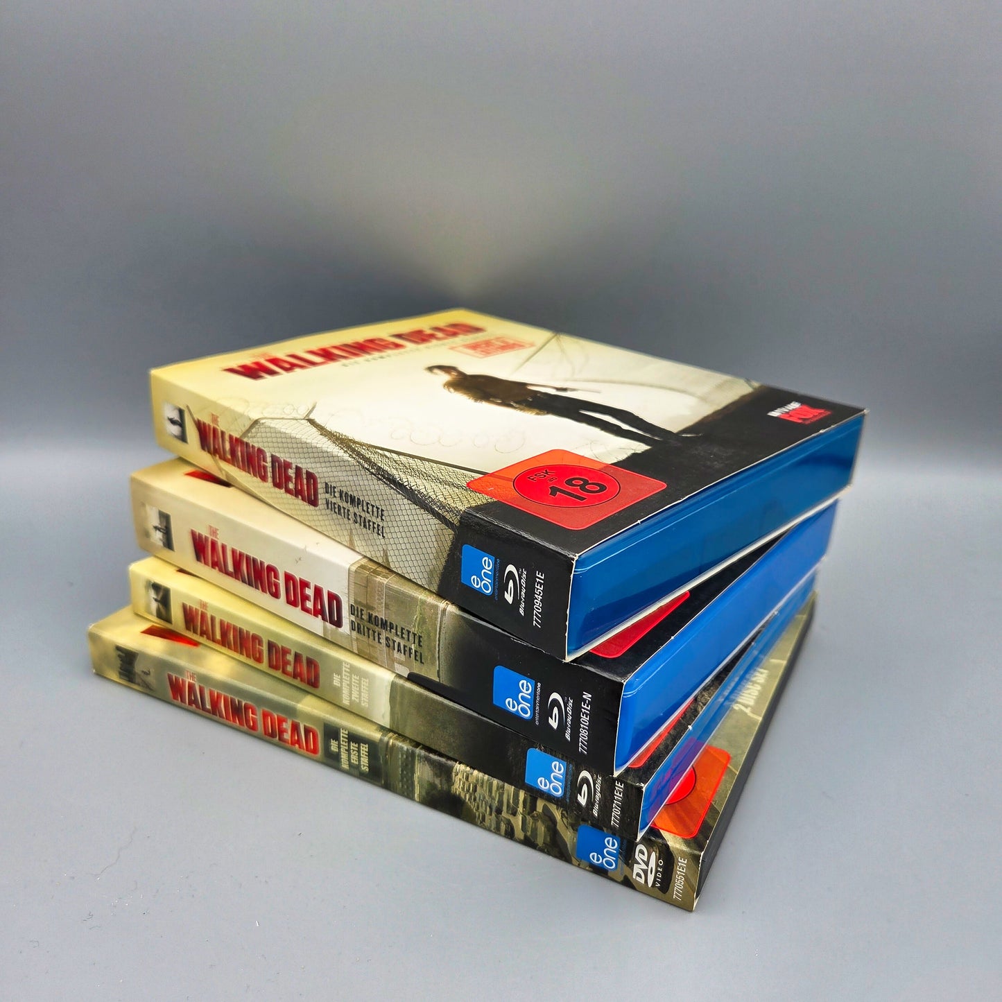 The Walking Dead Staffel 2 bis 4	auf	Blu-Ray und	Staffel 1 auf DVD